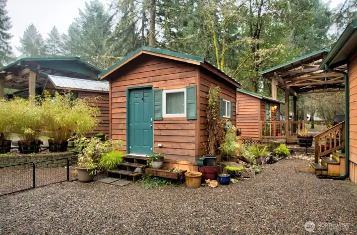 SHED WITH CABINETS - POWER