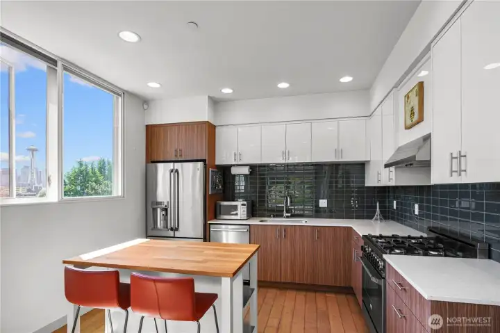 (Main level) High-end appliances (w/built-in Keurig in fridge) and finishes