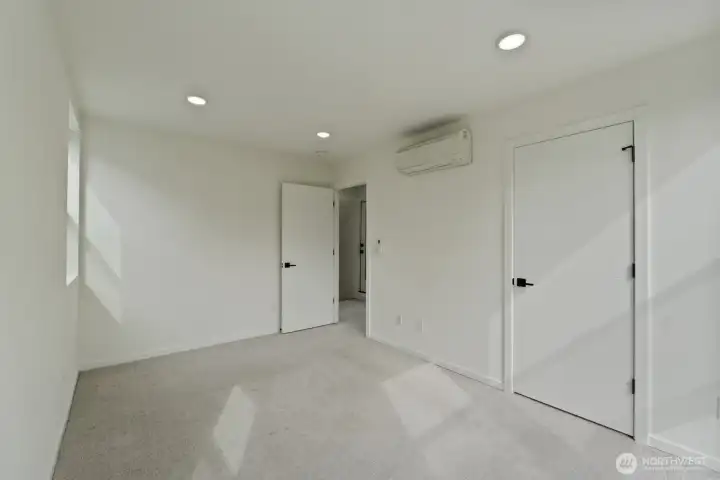 Minisplits heating/cooling in both bedrooms