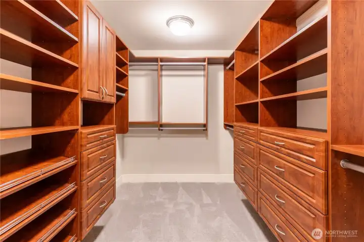 Primary suite walk-in closet