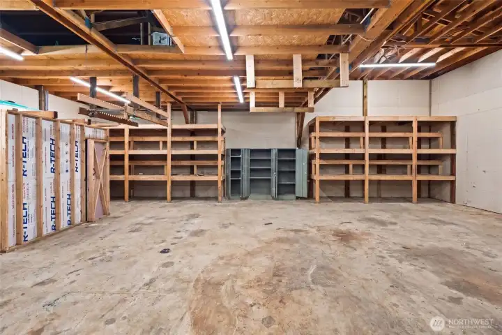 oversized shop with loft space