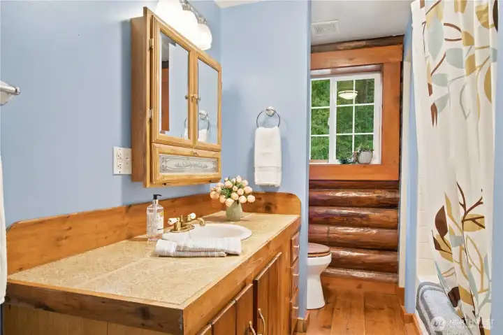 Main Floor Full Bath with W/D hookups Main Floor Full Bath with W/D hookups