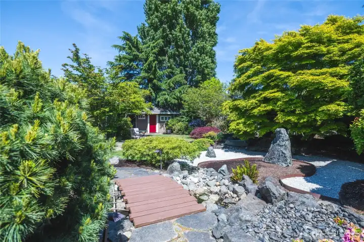 Pond/Waterfall Pond/Waterfall