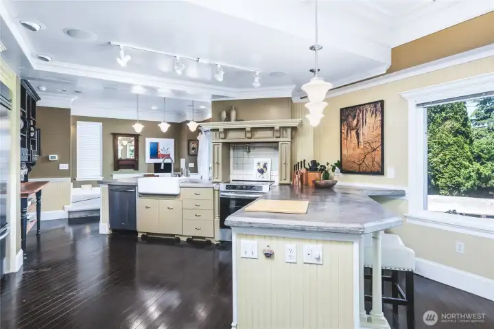 Great Kitchen With Eating Bar Great Kitchen With Eating Bar