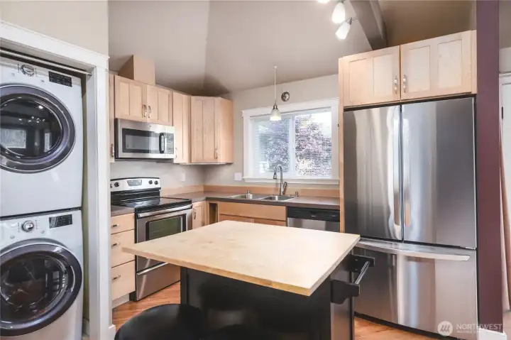 Guest Cottage Full Kitchen & Laundry Guest Cottage Full Kitchen & Laundry