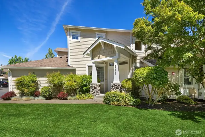 Look no further - This end unit town home is a good as it gets Look no further - This end unit town home is a good as it gets