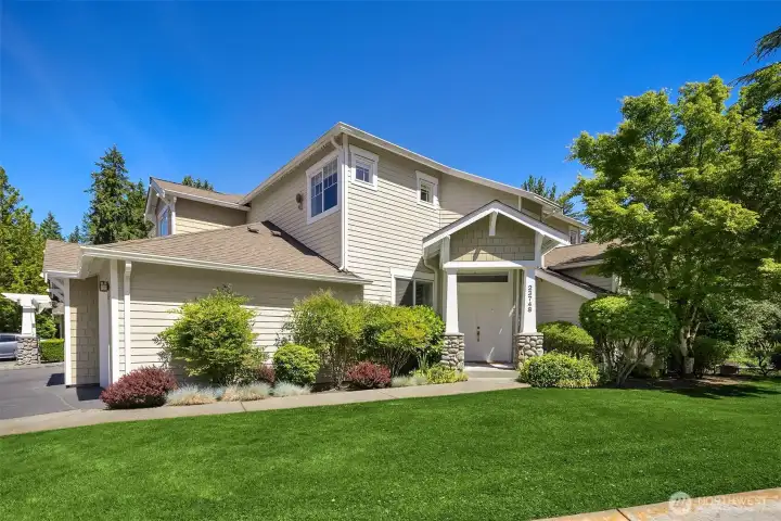 Lovely front lawn area / Beautiful covered front porch with a double door entry way / and a fenced in backyard area too! Lovely front lawn area / Beautiful covered front porch with a double door entry way / and a fenced in backyard area too!