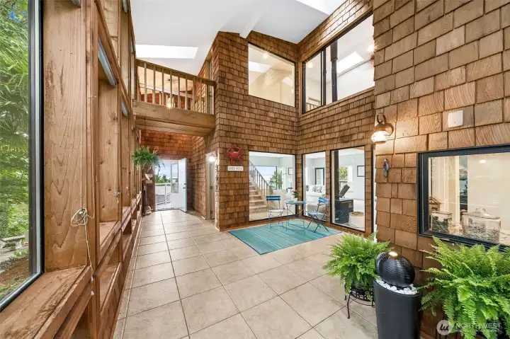Atrium entry for year around entertaining. Atrium entry for year around entertaining.