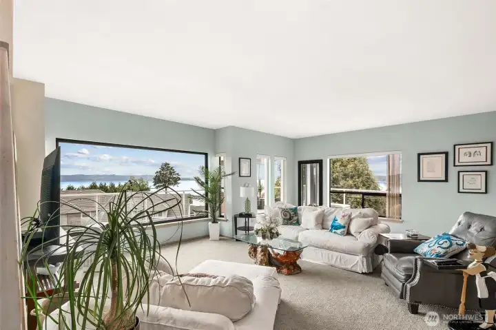 Large open concept livingroom. Large open concept livingroom.