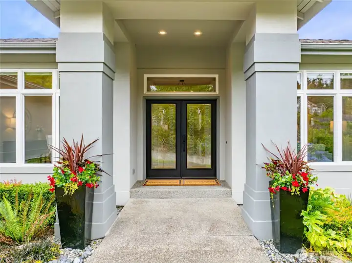 3 Bed/2.5 Bath with 5 garage bays. 3 Bed/2.5 Bath with 5 garage bays.