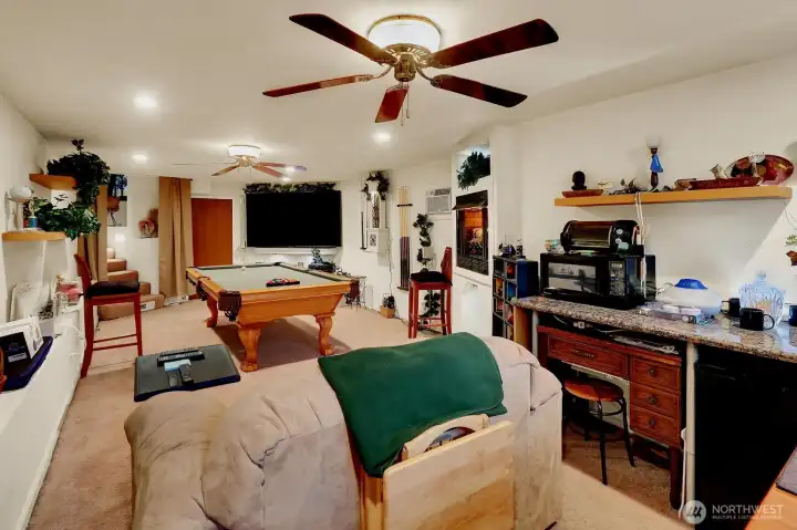 Game room Game room