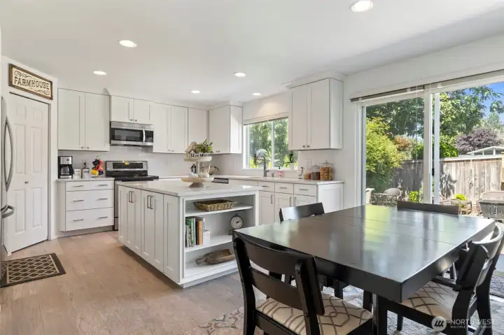 Dining nook and kitchen w/ large quartz island
