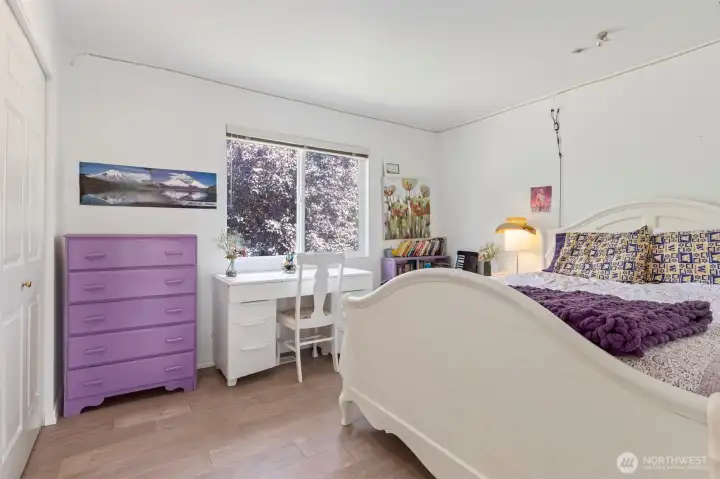 1 of the 5 bedrooms