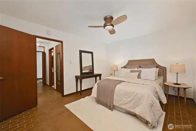 Complete with ceiling fan.