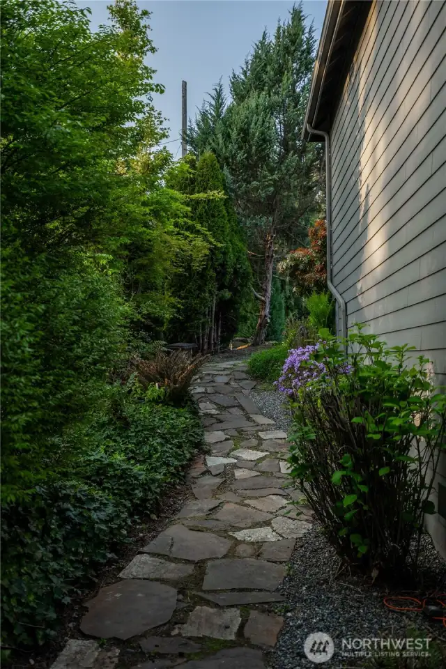 Side garden pathway