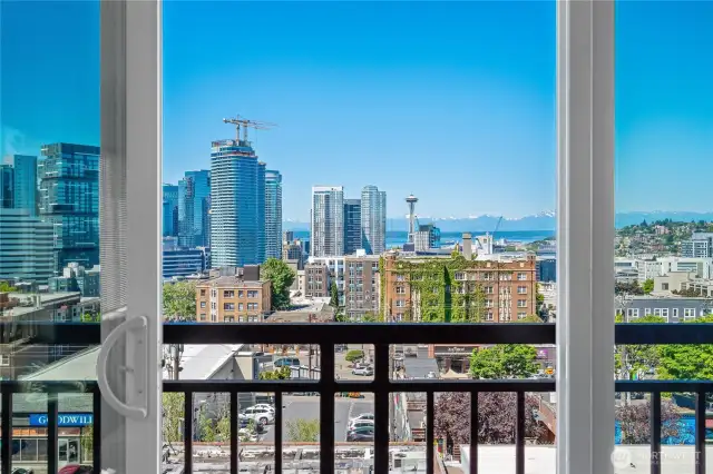 Enjoy breathtaking views of the city, mountains, and Sound—plus a perfect peek at the Space Needle!