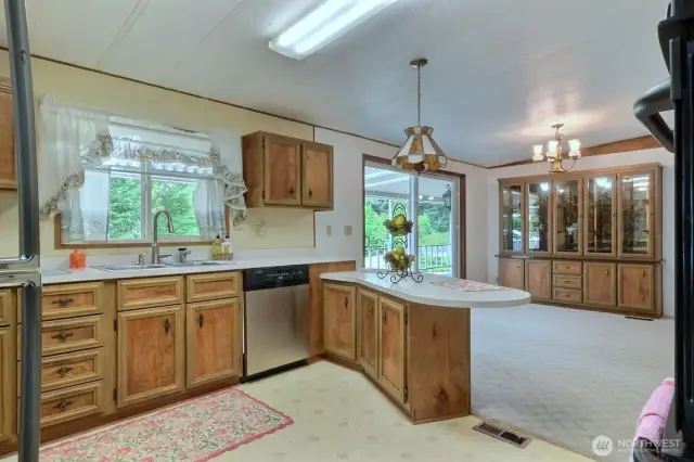 A well-functioning kitchen has everything you need at your fingertips.