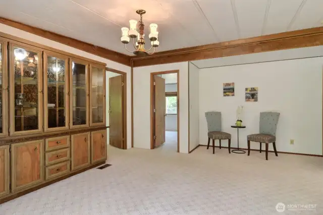 Built-in China cabinet provides extra storage space and display cabinets for your more treasured pieces.