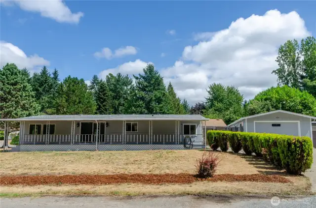 Great location to HWY 16, parks and minutes to Costco, YMCA, shopping, restaurants and schools. New paint inside and out. Don't forget the A/C for summer. This darling home is waiting for you to call home!
