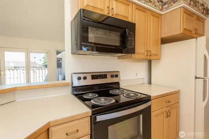 Newer Range & Hood