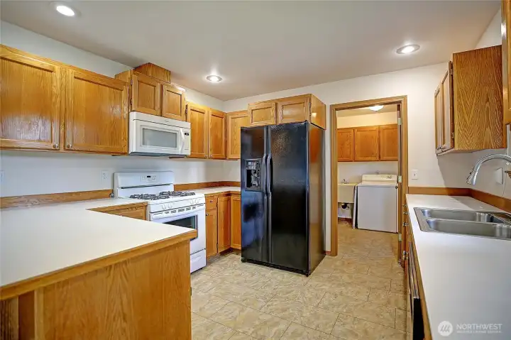 Large Kitchen with Bar~