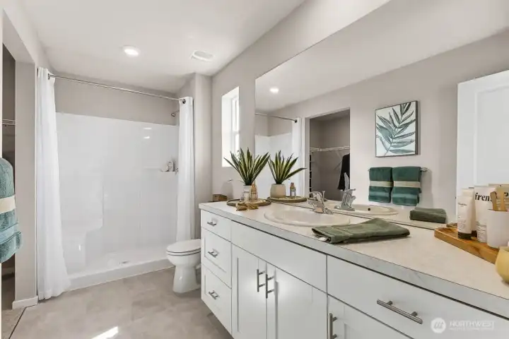 Colors and materials vary. Photo for representation only.