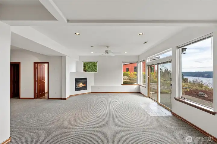 Another look at the open space, would be great for rec room or excerise room.