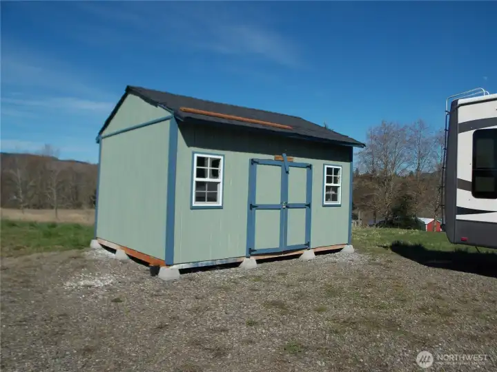 Shed included with water septic for washer/dryer hookups installed