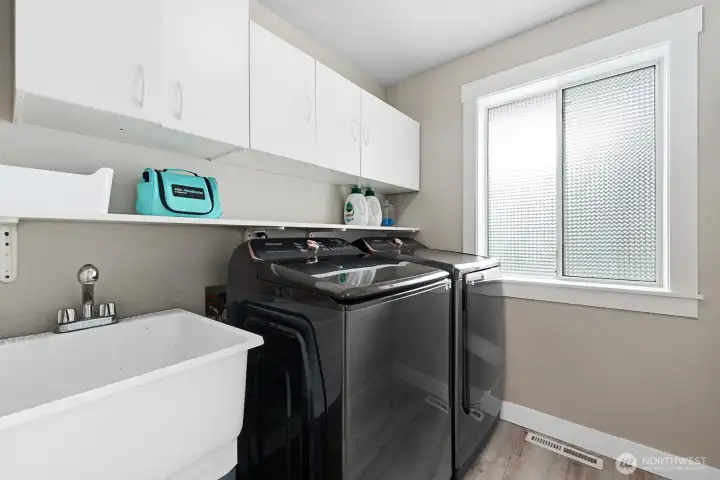 Utility room with sink on main.