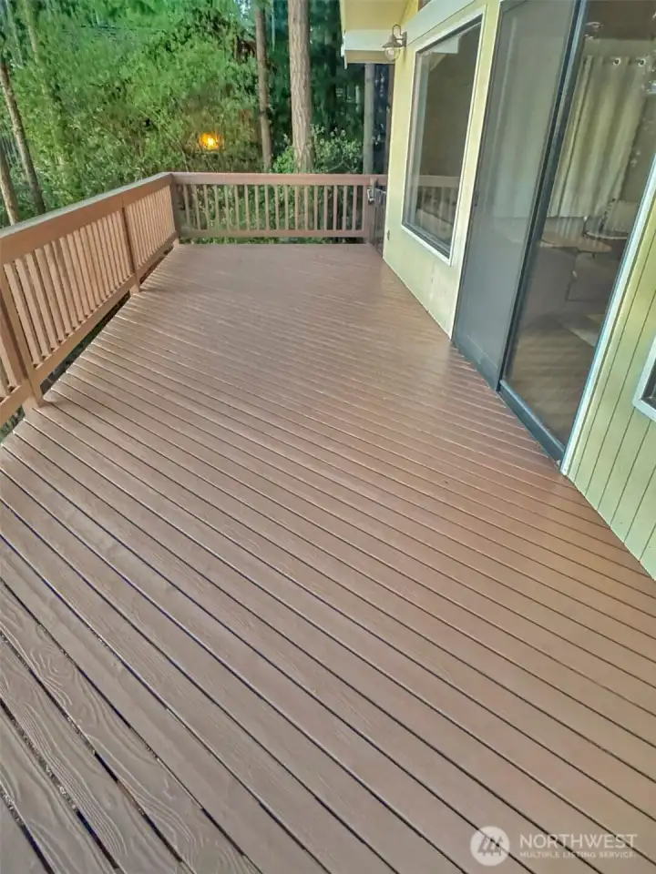 Deck fully restained