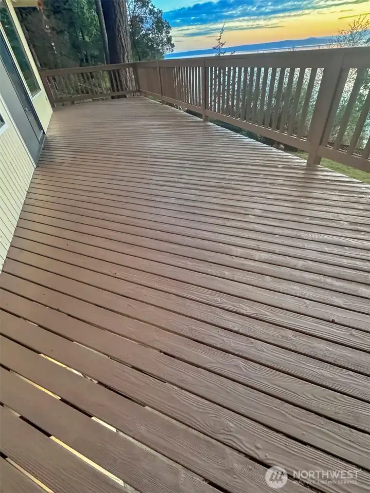 Deck fully restained