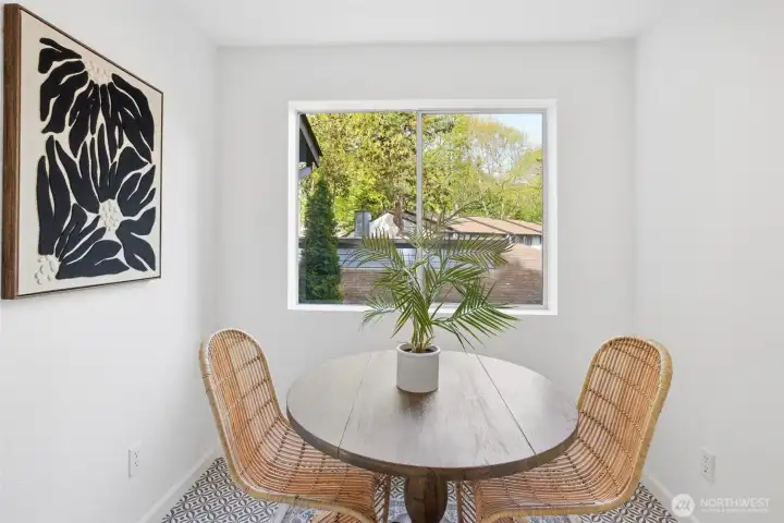 Dining area in kitchen too!