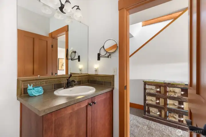 Jack and Jill bathroom downstairs is well appointed and very comfortable. Jack and Jill bathroom downstairs is well appointed and very comfortable.