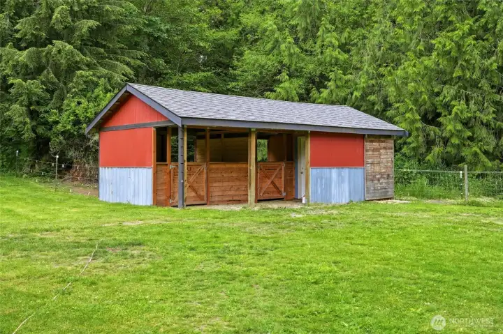 Horse stall with turn out