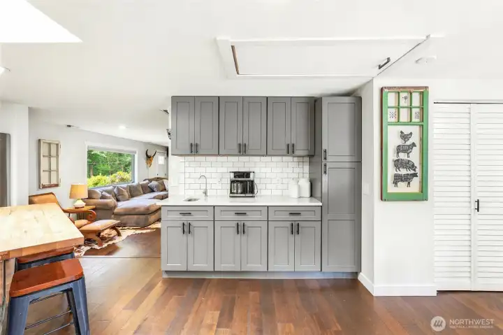 Coffee station / wet bar
