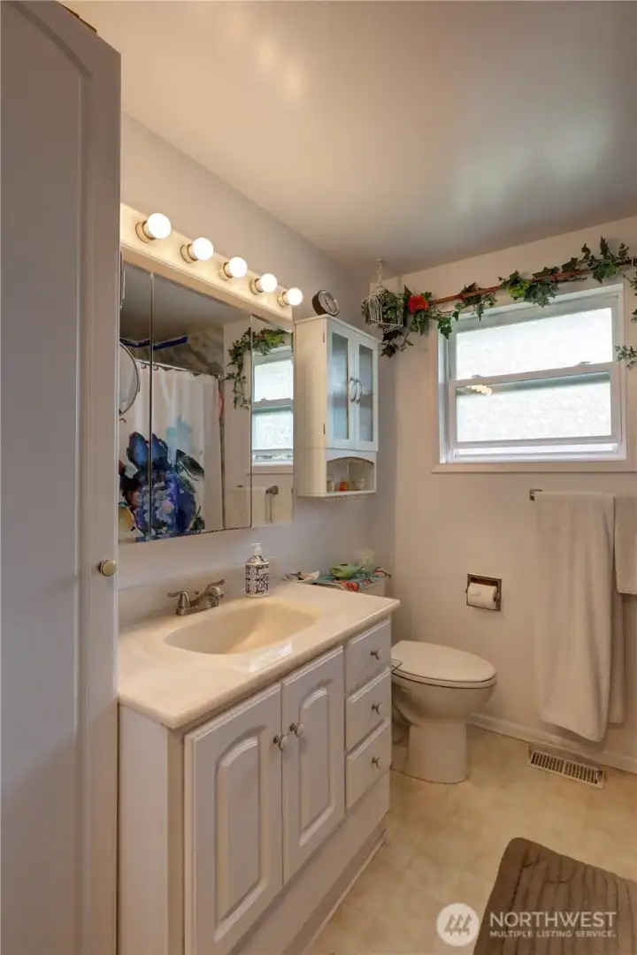 bathroom bathroom