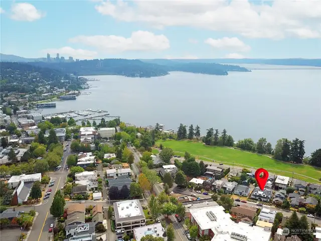 Close to Heritage Park and Kirkland Marina.