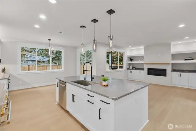 Main Level: Kitchen / Dining