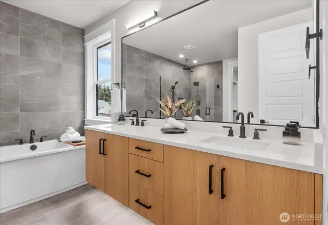 Upper Level: Primary Suite Bathroom
