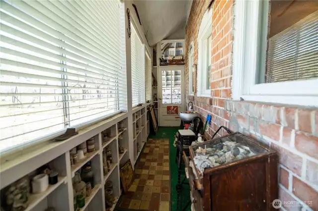 side mud room