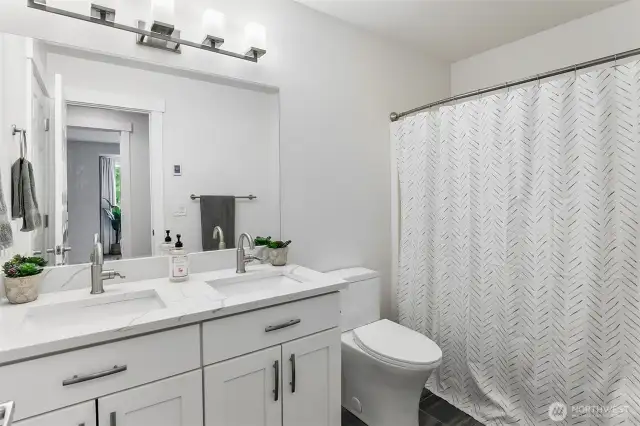 Full bathroom with tub/shower