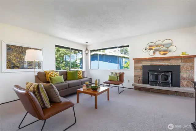 Living Room facing north & west