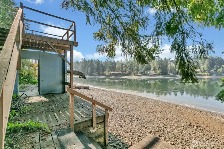50' of private waterfrontage