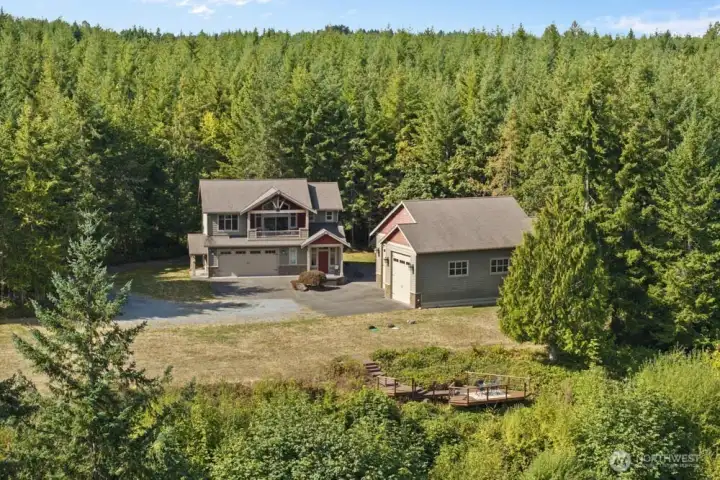 Now let’s take a look at the incredible opportunity waiting on the flat lot, ready to be developed.