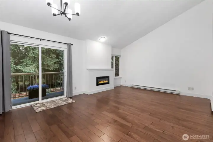 Light & Bright w/Vaulted Ceilings