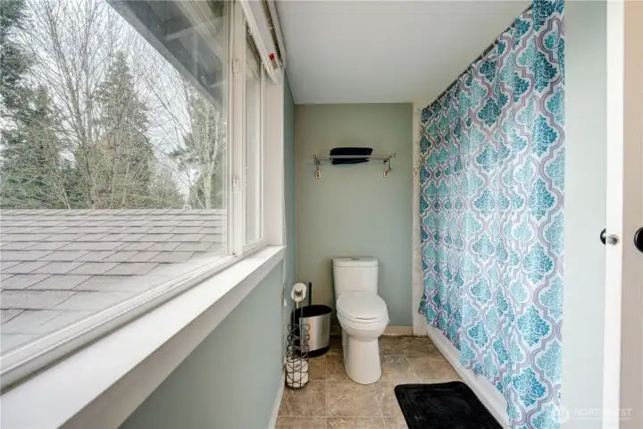 Upstairs full bathroom