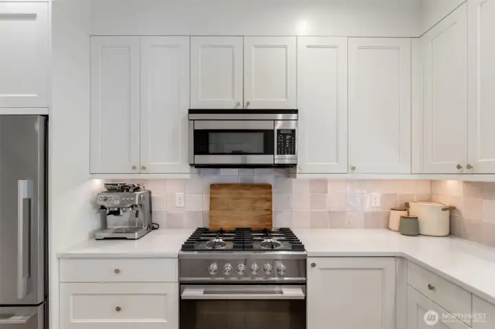 High end appliances with gas range