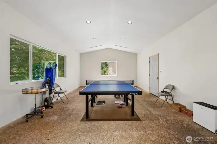 Finished bonus room behind garage