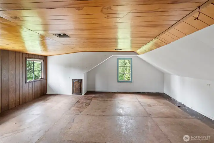 Upstairs bonus space. Bring your imagination!