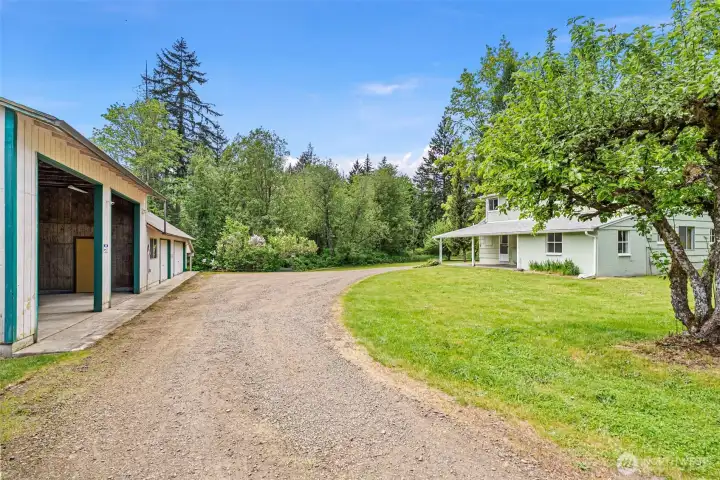 Circle driveway